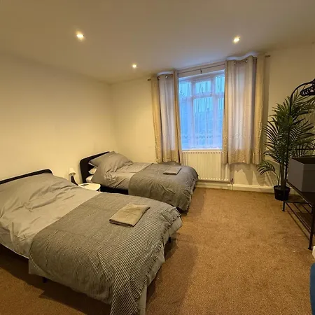 Будинок відпочинку Causeway 4 Bedroom House Бристоль