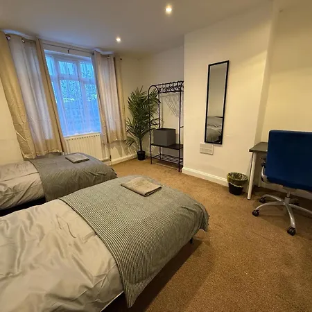 Causeway 4 Bedroom House * Bristol