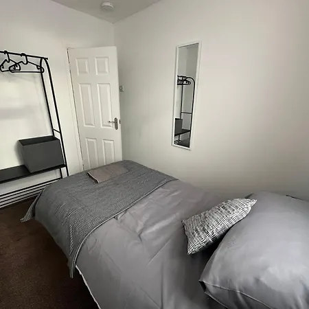 Causeway 4 Bedroom House * Bristol