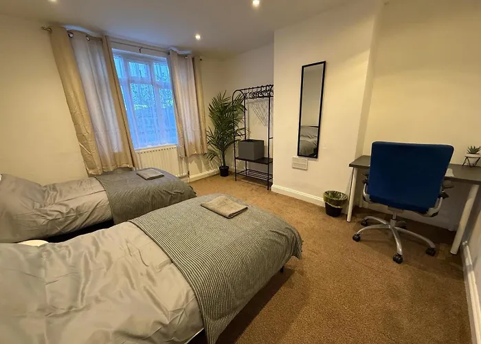 Causeway 4 Bedroom House * Bristol